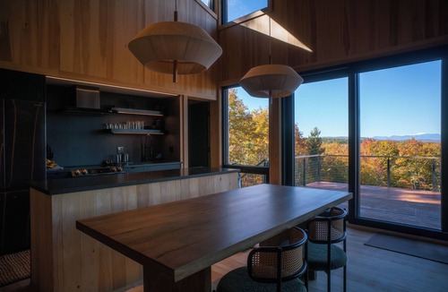 Norway Cabin | Modern Cabin: Amazing View, Hot Tub, Fireplace, minutes from lakes & hiking