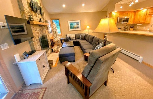 Carroll Cabin | Modern Cabin Rental Perfect for a Luxury Ski Vacation near Mount Washington
