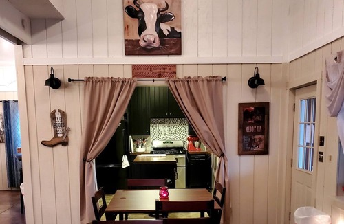 Fredericktown Cabin | Modern Cabin Suite Perfect for a Family Getaway Nestled A Stone's Throw From Columbus, Ohio