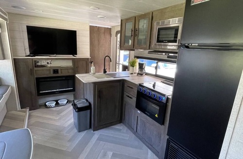 Oil City House | Modern Camper for rent at Caddo Lake with Kayaks, Caddo Lake Cabins, Oil City, La.