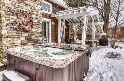 Ellicottville Ski Chalet | Modern Chalet, 2 Acre lot, HOT TUB and NEW OUTDOOR FIREPIT