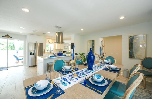 Bee Ridge House | Modern Coastal Pool Retreat Private Heated Pool Minutes to Siesta Key Beach