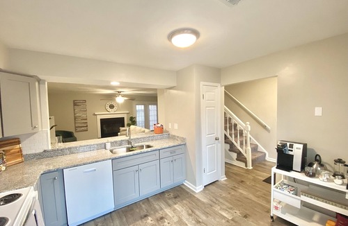 Northwest House | Modern, cozy, Townhouse Centrally Located!