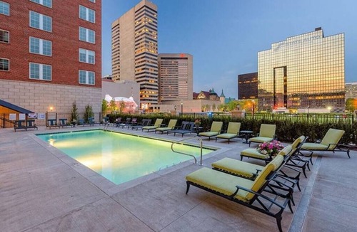 Uptown District Apartment | Modern Downtown Luxury Apartment w/View