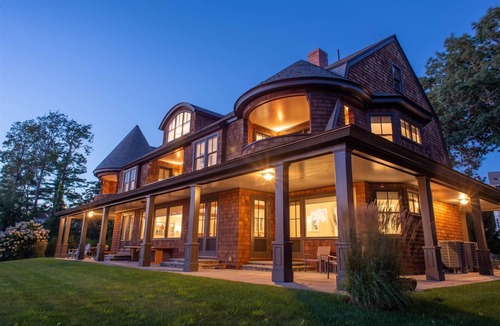 Kennebunkport House | Modern Elegance: State-of-the-Art Luxury Retreat Near Colony Beach
