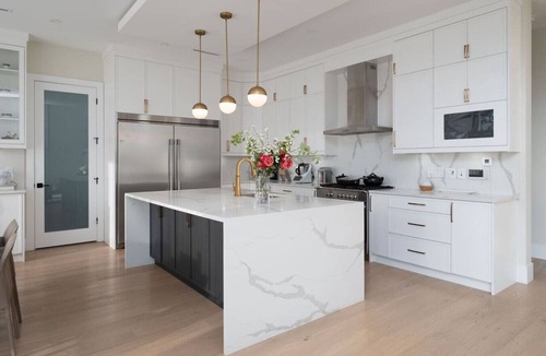 Langley House | Modern Executive Retreat 3 Bedrooms in Langley