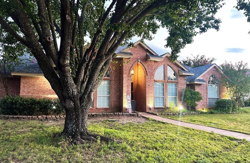 Waxahachie House | Modern Family Getaway w/Pool, Pet Friendly, Near Shops & Dining