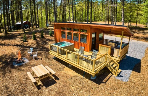 Oxford Cabin | Modern Forest Cabin w/Private Hot Tub & Fire Pit
