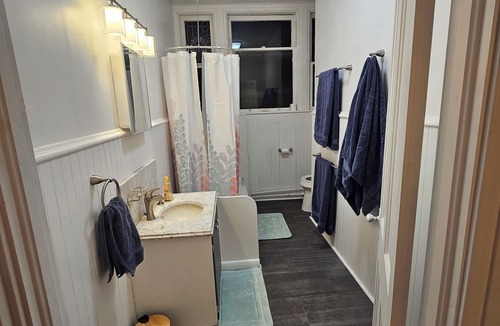 Franklin Apartment | Modern Franklin Apartment Near Historic Downtown