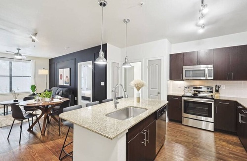 Frisco Apartment | Modern Frisco 2BR Retreat Close to Shopping & Corporate Centers
