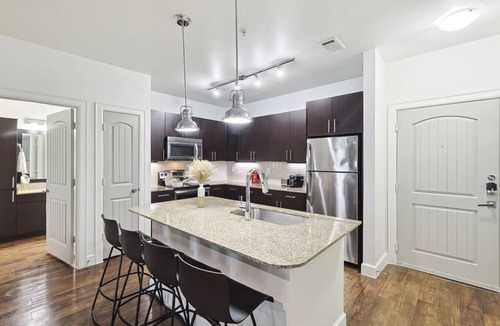 Frisco Apartment | Modern Frisco 2BR Retreat Close to Shopping & Corporate Centers