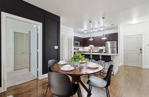 Frisco Apartment | Modern Frisco 2BR Retreat Close to Shopping & Corporate Centers