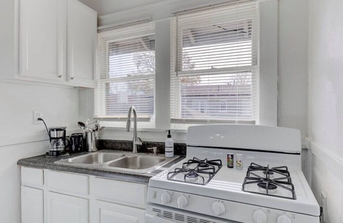 Cooper-Young Historic District Apartment | Modern Gem in Cooper-Young: Remodeled Haven