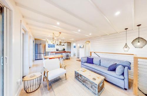 Rockland House | Modern Harbor Retreat