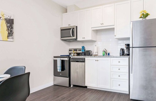Kitchener Condo | Modern High Rise Condo w Private Patio—Downtown