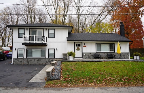 Chippewa Lake House | Modern Lake Side Retreat Big Drive Way Cozy Feel Pet Friendly