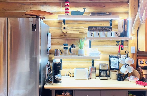 Boothbay Harbor Cabin | Modern Log Cabin with 100 years History ~~