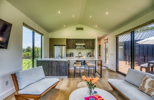 Ledbetter House | Modern Luxury Escape near Round Top!