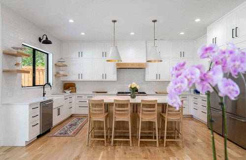 Richardson House | Modern Luxury Home on .5 Acres 30 Min. from MAJOR INTERNATIONAL SPORTING EVENT Stadium - sleeps 15!