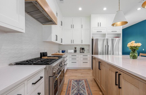 Richardson House | Modern Luxury Home on .5 Acres 30 Min. from MAJOR INTERNATIONAL SPORTING EVENT Stadium - sleeps 15!