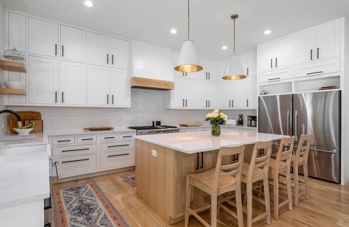 Richardson House | Modern Luxury Home on .5 Acres 30 Min. from MAJOR INTERNATIONAL SPORTING EVENT Stadium - sleeps 15!