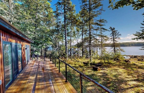 Sandy Point Cabin | Modern Maine cottage with river views, deck, and a convenient washer/dryer