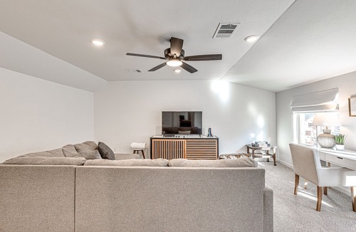 Edmond House | Modern Marvel in West Edmond: Luxury Living Redefined!