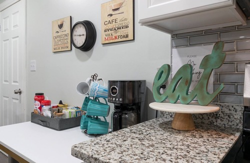 Portsmouth House | Modern Oasis- Downtown Luxury Stay, Spacious Cozy Home