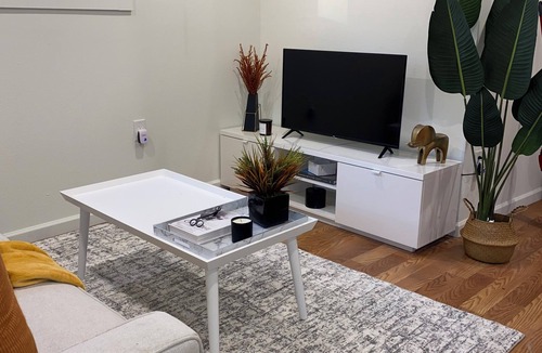 Oak Cliff House | Modern One bedroom Near Bishops Arts District