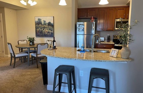 Westerville Apartment | Modern Polaris 2BR | Gated Community | Top Floor