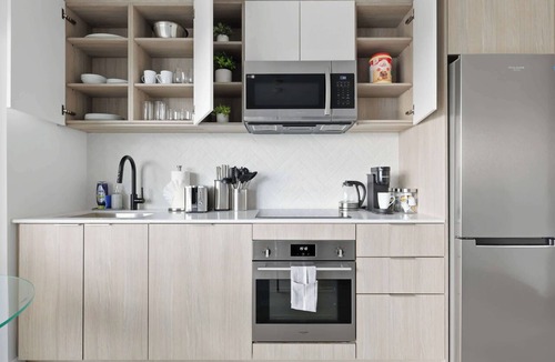 The Queensway Apartment | Modern Queensway Studio | Fast Transit Access