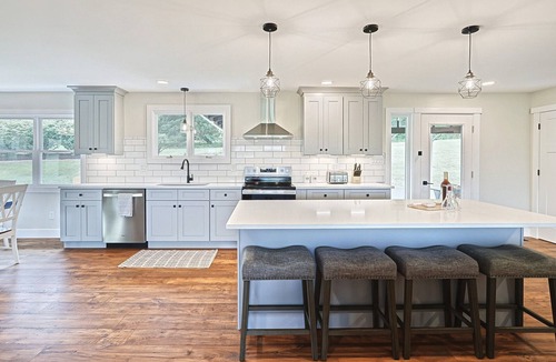 Aspers House | Modern, secluded home on an apple orchard with mountain views near Gettysburg