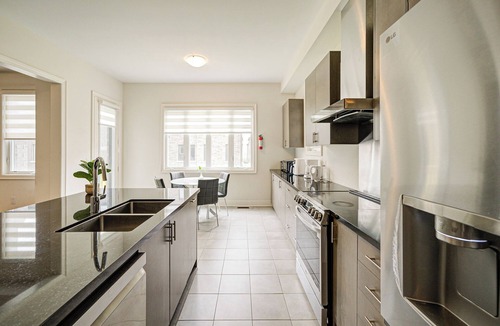 Richmond Hill Boat Rental | Modern Spacious Luxury detached-House new in RH