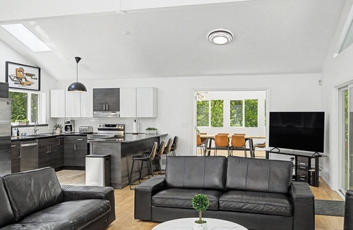 Bushkill House | Modern Stream-front property with hot tub.