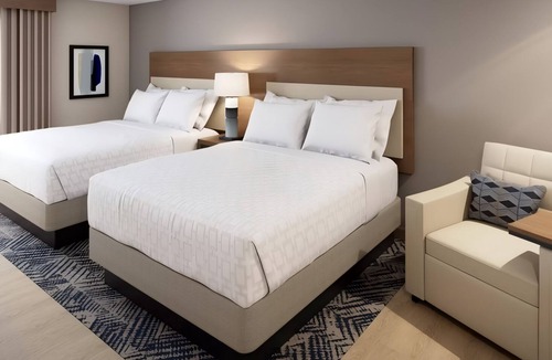 Macomb Hotel | Modern Studio for Extended Stays in Sterling Heights - Near Macomb Center