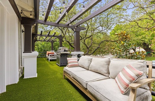 Old East Dallas Condo | Modern & Stylish 2BR/1BA loft in Dallas’ Historic Deep Ellum/Junius Heights District. Features king & queen beds, private balcony, and access to an offsite award-winning courtyard retreat.