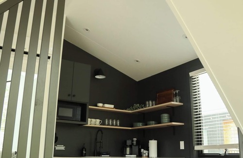 Milroy Cabin | Modern Tiny Home 25/With Hot Tub!