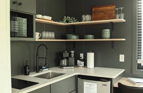 Milroy Cabin | Modern Tiny Home 31 w/Hot Tub!