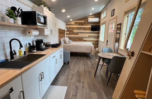 Bear Creek Cabin | Modern Tiny House in Seward - 5 Min to Harbor & Tours