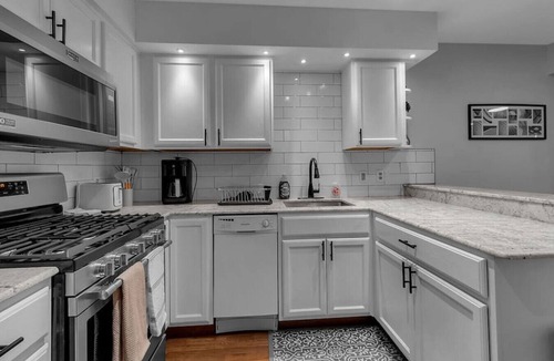 Willert Park House | Modern Trendy Downtown