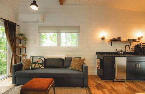 Freeport Cabin | Modern woods cabin w/full bath & kitchen - 01