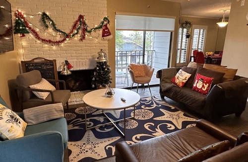 Far North Dallas Condo | Momo's cozy home 2BR/2BA with pool