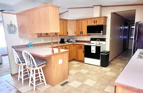 Afton House | Monkey Island Water View House by Public Boat Ramp - KAYAKS INCLUDED - sleeps 6