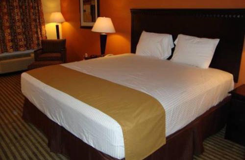 Leesville Hotel | Montigo Inn