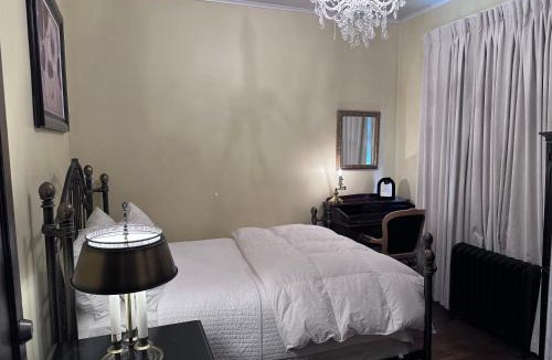 Buffalo House | Moreland Guesthouse