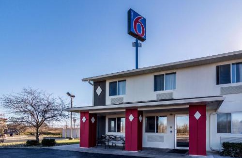 Barkeyville Hotel | Motel 6-Barkeyville, PA
