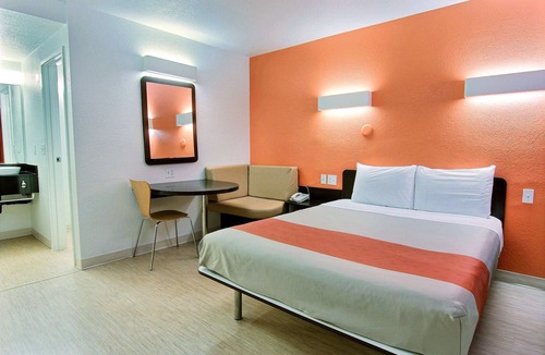 Bay Area Hotel | Motel 6 Corpus Christi, TX - East - North Padre Island