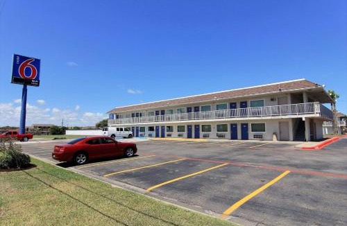 Bay Area Hotel | Motel 6-Corpus Christi, TX - East - North Padre Island