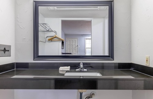 Dallas Design District Hotel | Motel 6 Dallas, TX – Downtown