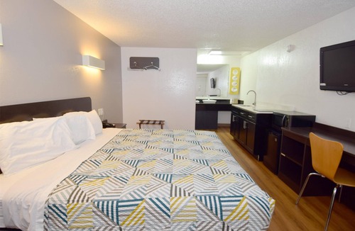 Athol Springs Hotel | Motel 6 Hamburg, NY